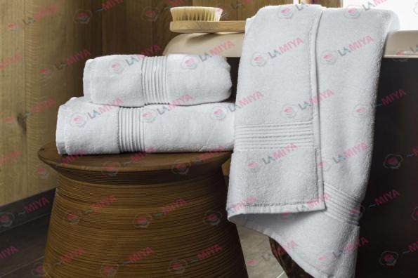 Are white bath towels a good idea?